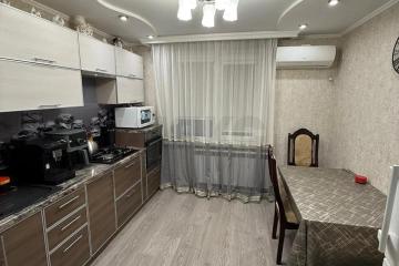 Фото №1: 4-комнатная квартира 81 м², 4/4 эт. - Краснодар, ж/м Учхоз Кубань, ул. Красная, 13