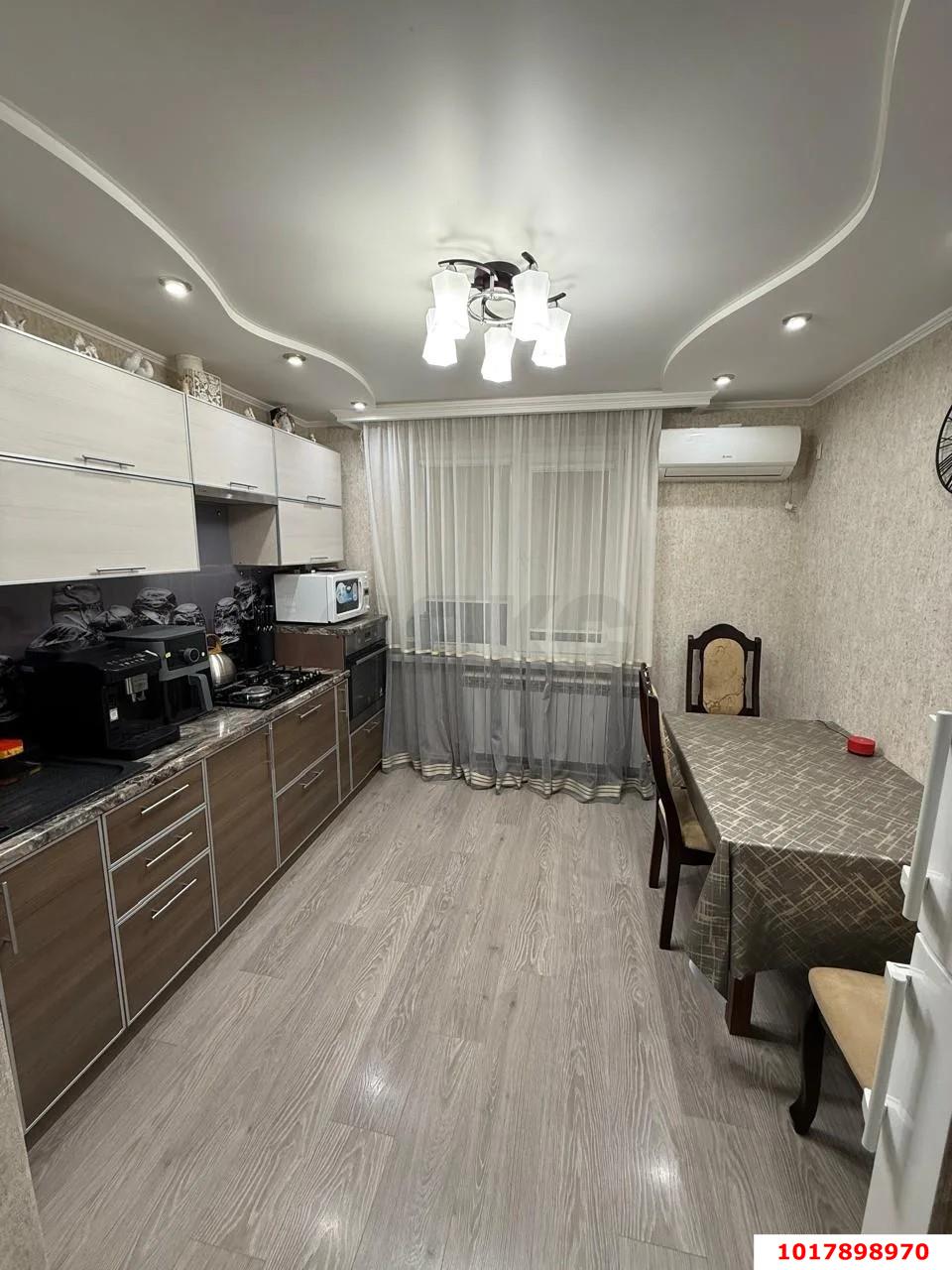 Фото №1: 4-комнатная квартира 81&nbsp;м², 4/4&nbsp;эт. - Краснодар, Прикубанский внутригородской округ, ж/м Учхоз Кубань, ул. Красная, 13
