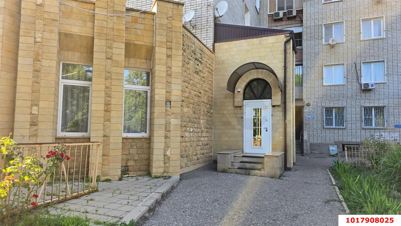 Фото №1: Торговое помещение 63&nbsp;м², 1/14&nbsp;эт. - Краснодар, Карасунский внутригородской округ, мкр. Комсомольский, ул. Сормовская, 181