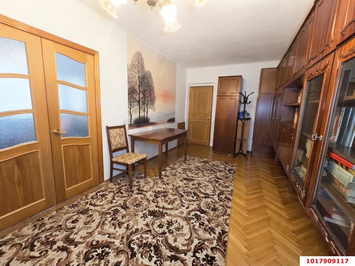 Фото №7: 2-комнатная квартира 90&nbsp;м², 7/10&nbsp;эт. - Краснодар, Западный внутригородской округ, мкр. Юбилейный, пр-кт Чекистов, 28