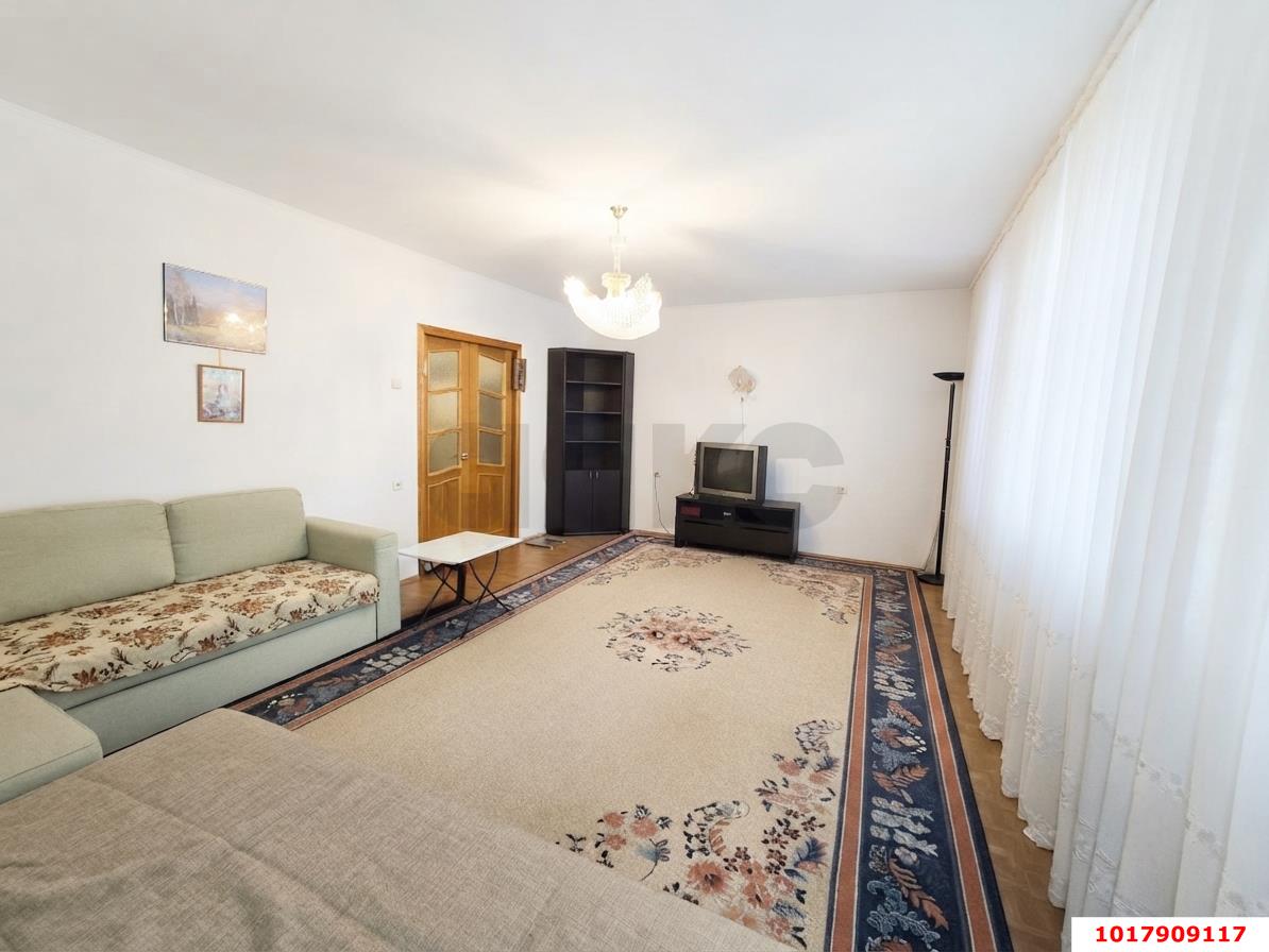 Фото №4: 2-комнатная квартира 90&nbsp;м², 7/10&nbsp;эт. - Краснодар, Западный внутригородской округ, мкр. Юбилейный, пр-кт Чекистов, 28