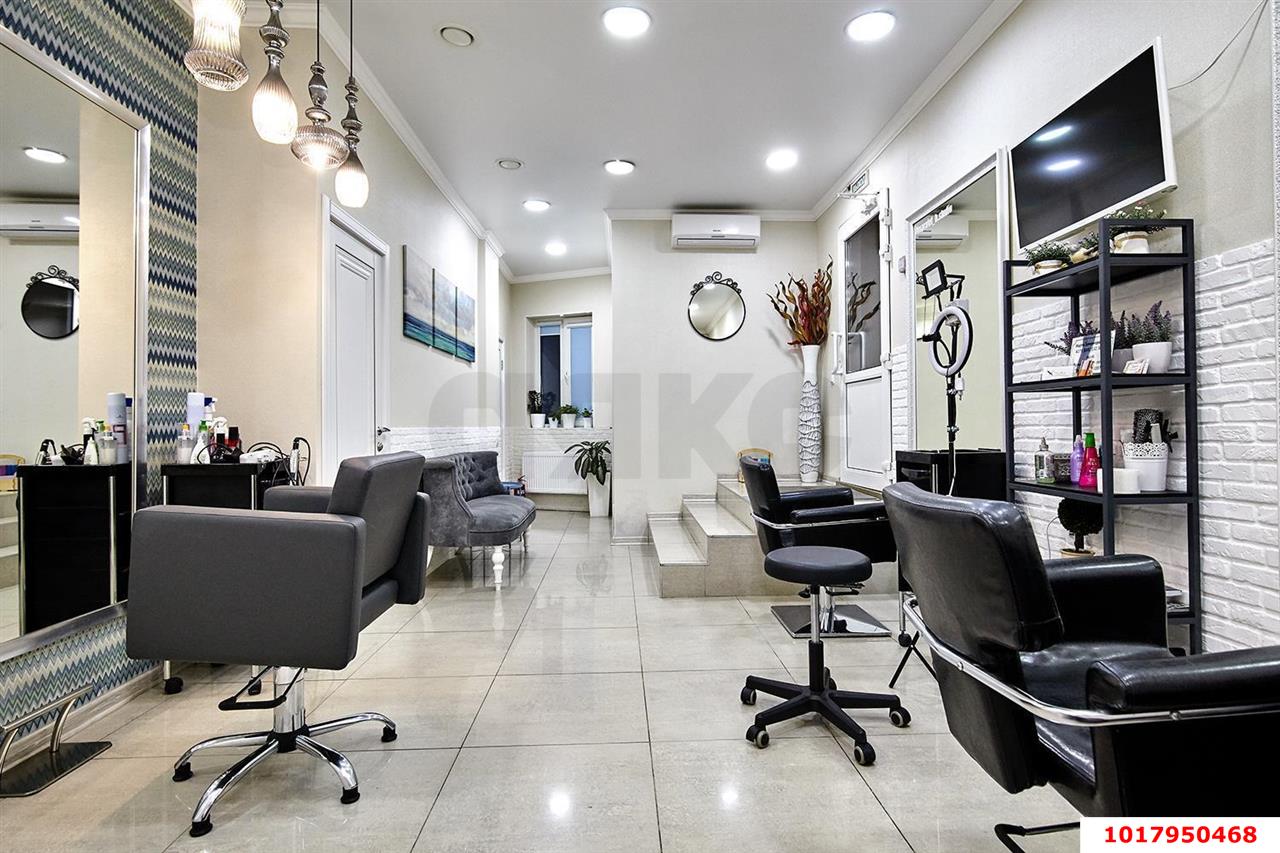 Фото №1: Торговое помещение 61&nbsp;м², 17&nbsp;эт. - Краснодар, Прикубанский внутригородской округ, Панорама, мкр. ЖК Смоленский, ул. Восточно-Кругликовская, 34