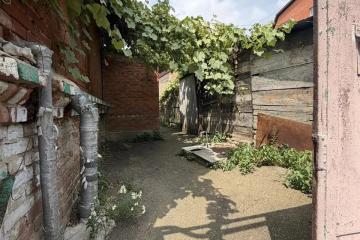 Фото №1: 1-комнатная квартира 19&nbsp;м², 1/2&nbsp;эт. - Краснодар, мкр. Центральный, ул. Гимназическая, 21