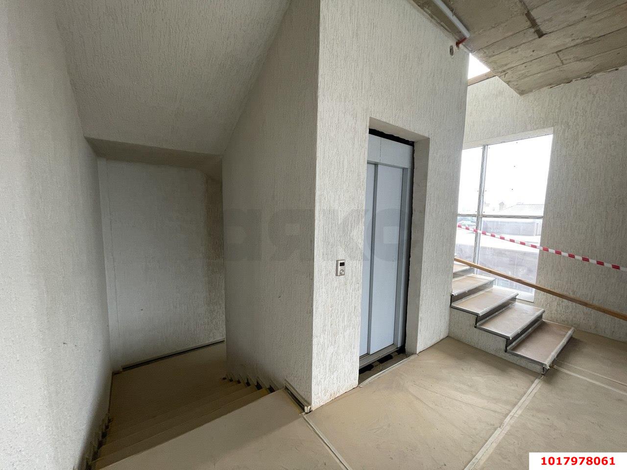 Фото №3: Отдельное здание 2180&nbsp;м², 1/5&nbsp;эт. - Краснодар, Прикубанский внутригородской округ, мкр. Славянский, ул. Красных Партизан, 295-297