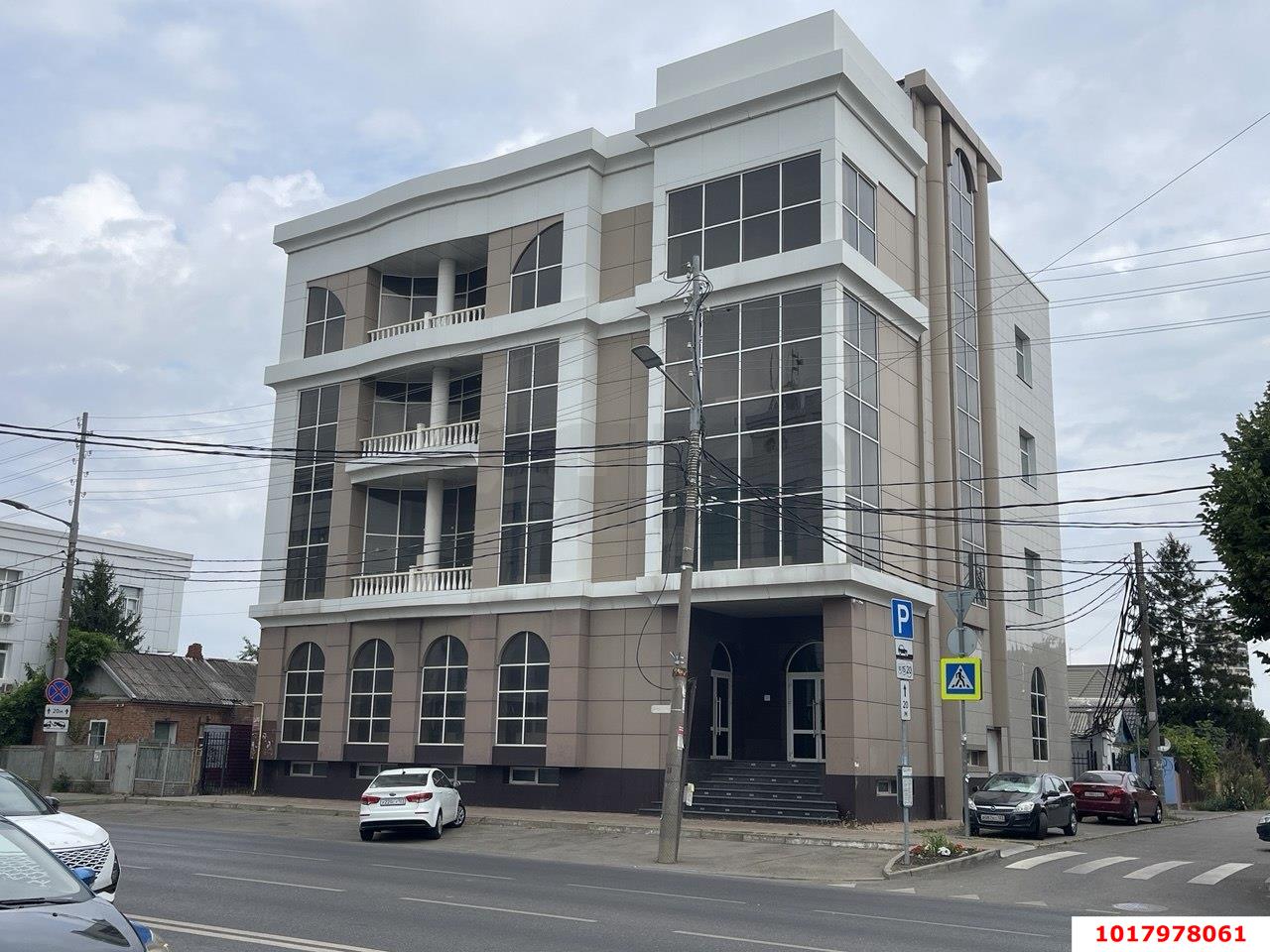 Фото №1: Отдельное здание 2180&nbsp;м², 1/5&nbsp;эт. - Краснодар, Прикубанский внутригородской округ, мкр. Славянский, ул. Красных Партизан, 295-297