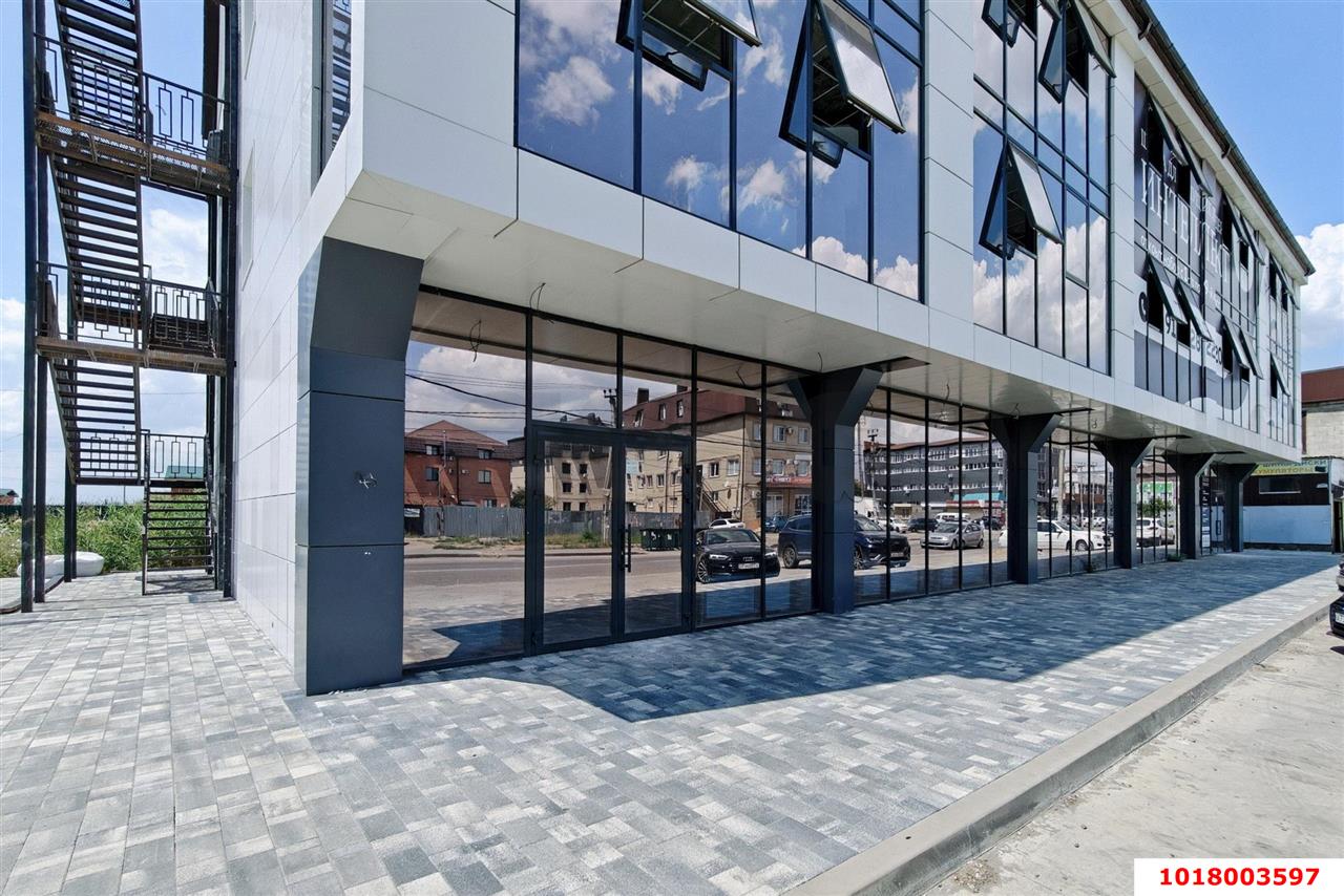Фото №1: Офисное помещение 300&nbsp;м², 4/4&nbsp;эт. - Яблоновский, ул. Гагарина, 162