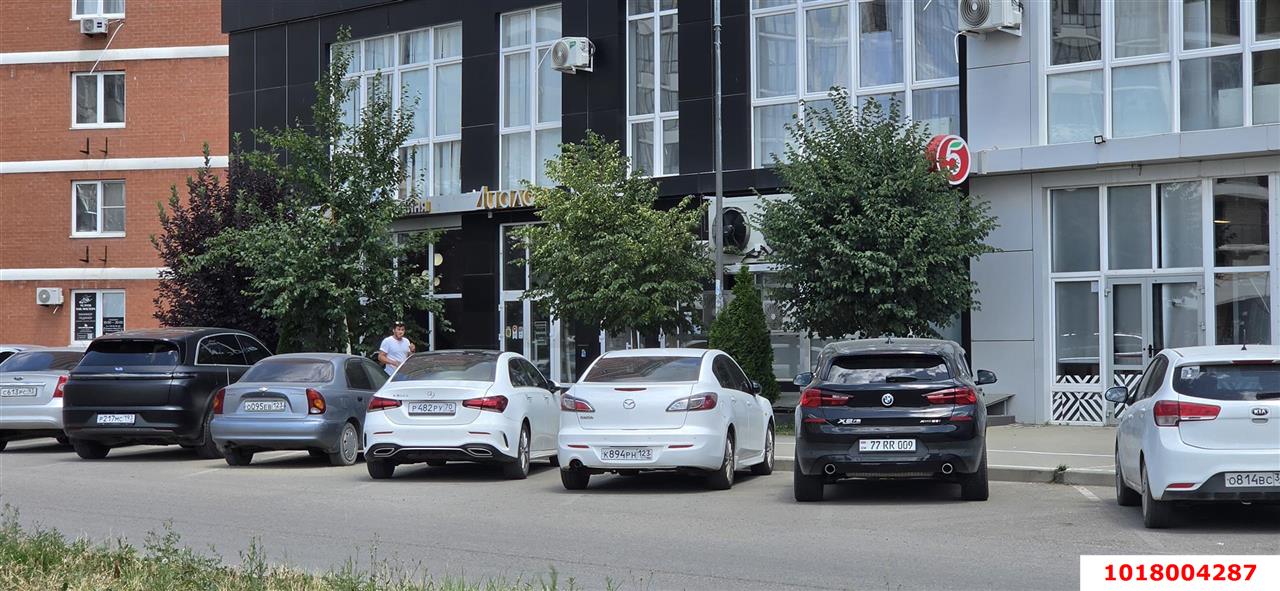 Фото №1: Торговое помещение 113&nbsp;м², 1/2&nbsp;эт. - Краснодар, Прикубанский внутригородской округ, мкр. жилой комплекс Самолёт, ул. Западный Обход, 39/2с4