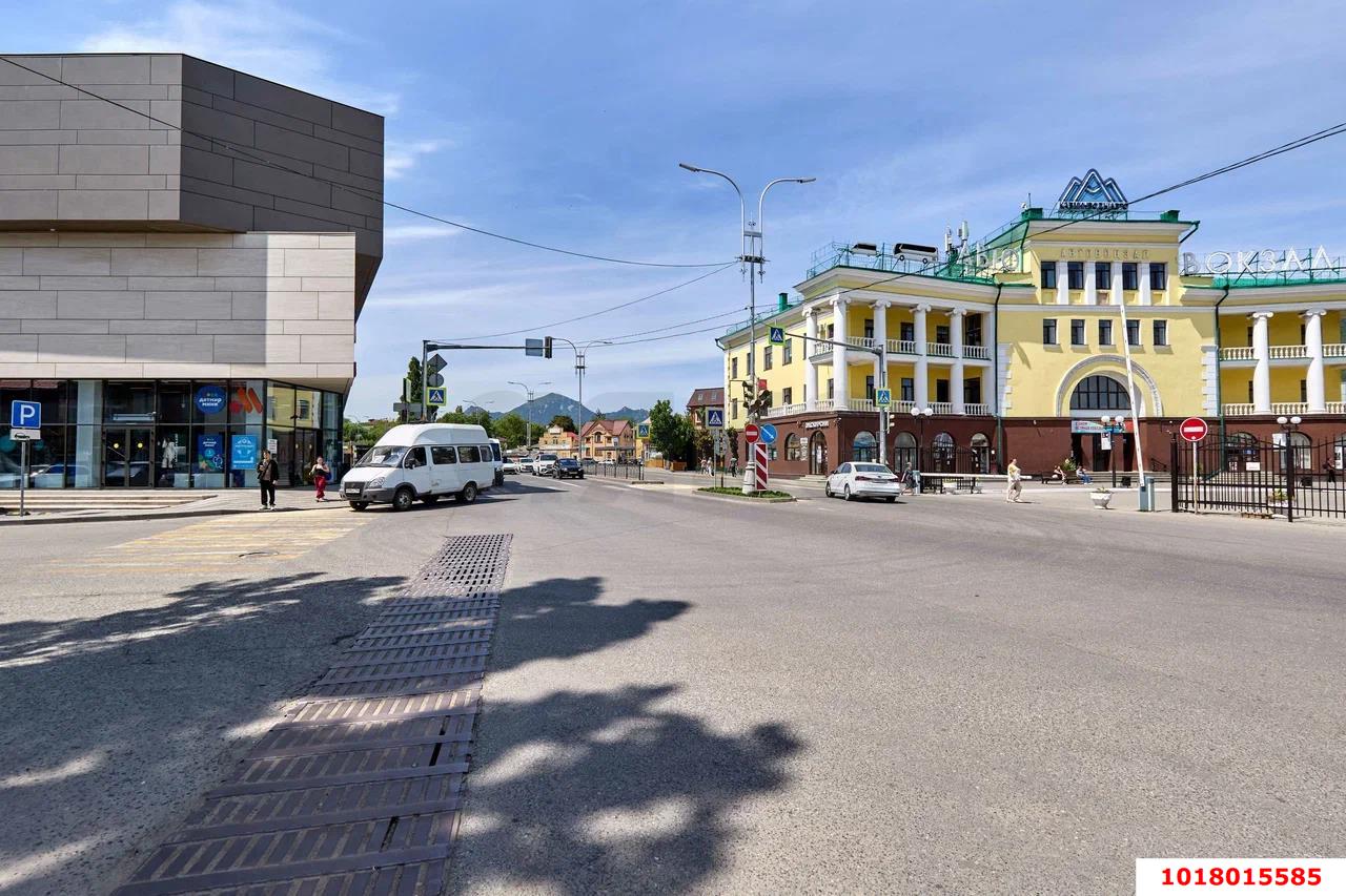 Фото №3: Торговое помещение 382&nbsp;м², 3/3&nbsp;эт. - Пятигорск, мкр. Центр, пр-кт Калинина, 104