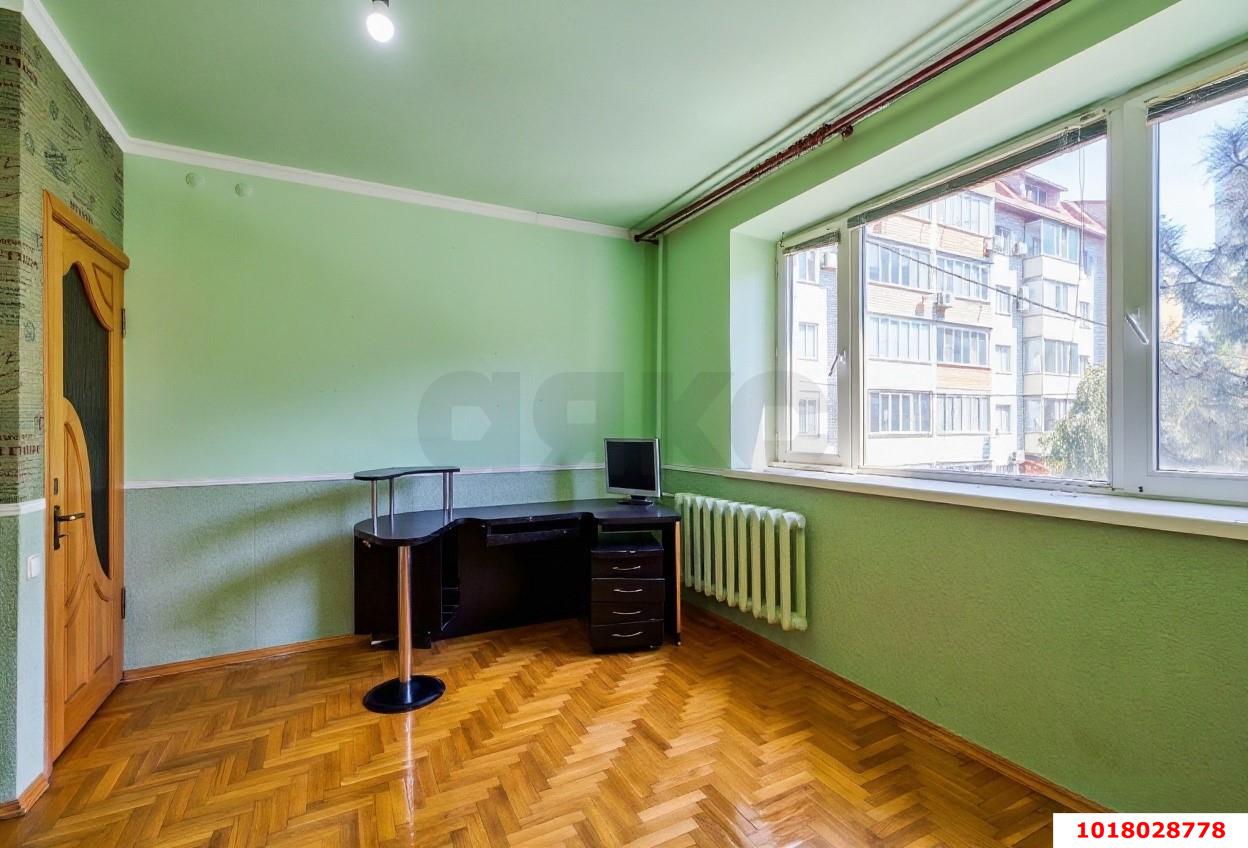 Фото №14: 3-комнатная квартира 121&nbsp;м², 2/6&nbsp;эт. - Краснодар, Прикубанский внутригородской округ, Школьный, Круглик, мкр. Табачная Фабрика, ул. Академика Пустовойта, 16