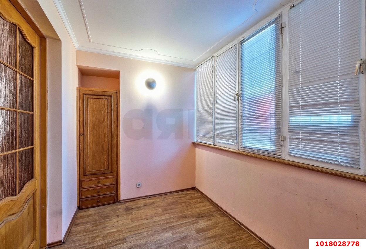 Фото №7: 3-комнатная квартира 121&nbsp;м², 2/6&nbsp;эт. - Краснодар, Прикубанский внутригородской округ, Школьный, Круглик, мкр. Табачная Фабрика, ул. Академика Пустовойта, 16