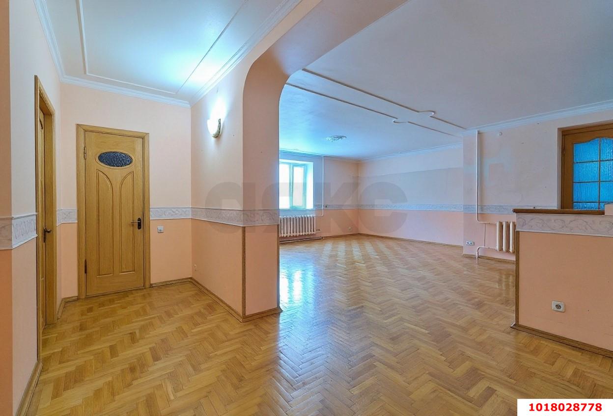 Фото №5: 3-комнатная квартира 121&nbsp;м², 2/6&nbsp;эт. - Краснодар, Прикубанский внутригородской округ, Школьный, Круглик, мкр. Табачная Фабрика, ул. Академика Пустовойта, 16