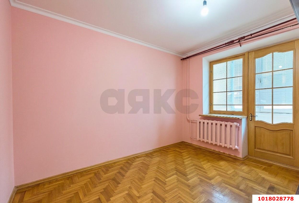 Фото №11: 3-комнатная квартира 121&nbsp;м², 2/6&nbsp;эт. - Краснодар, Прикубанский внутригородской округ, Школьный, Круглик, мкр. Табачная Фабрика, ул. Академика Пустовойта, 16