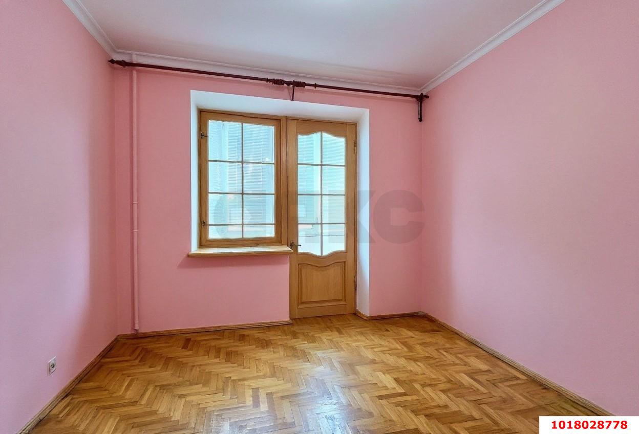 Фото №12: 3-комнатная квартира 121&nbsp;м², 2/6&nbsp;эт. - Краснодар, Прикубанский внутригородской округ, Школьный, Круглик, мкр. Табачная Фабрика, ул. Академика Пустовойта, 16