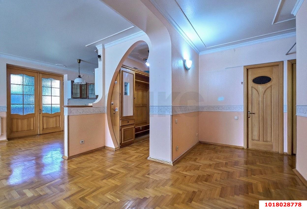 Фото №4: 3-комнатная квартира 121&nbsp;м², 2/6&nbsp;эт. - Краснодар, Прикубанский внутригородской округ, Школьный, Круглик, мкр. Табачная Фабрика, ул. Академика Пустовойта, 16