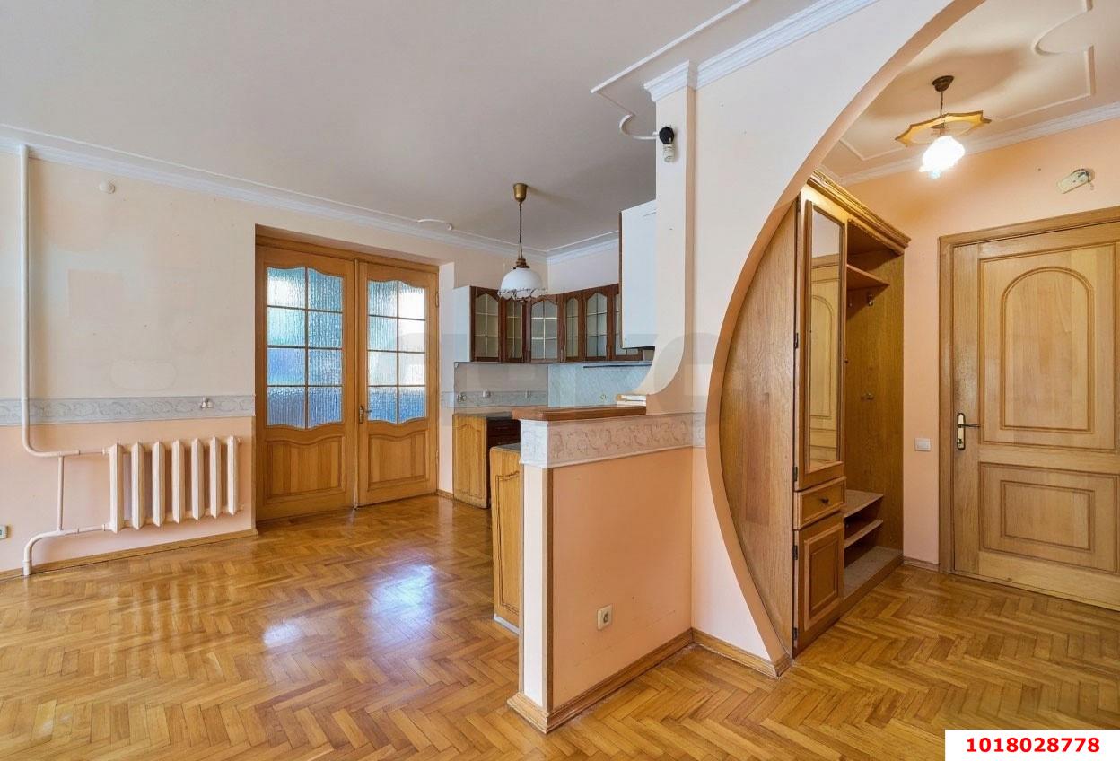 Фото №3: 3-комнатная квартира 121&nbsp;м², 2/6&nbsp;эт. - Краснодар, Прикубанский внутригородской округ, Школьный, Круглик, мкр. Табачная Фабрика, ул. Академика Пустовойта, 16