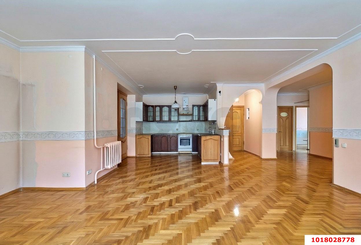Фото №1: 3-комнатная квартира 121&nbsp;м², 2/6&nbsp;эт. - Краснодар, Прикубанский внутригородской округ, Школьный, Круглик, мкр. Табачная Фабрика, ул. Академика Пустовойта, 16