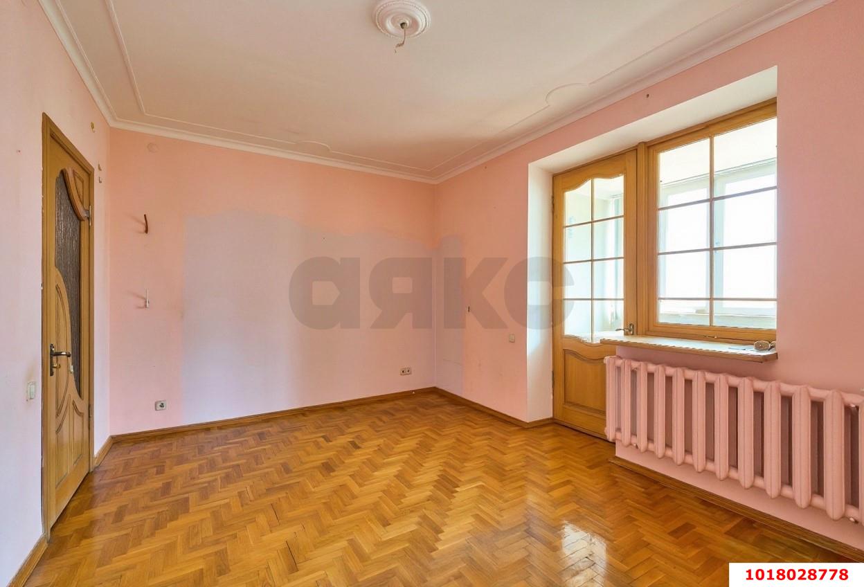 Фото №16: 3-комнатная квартира 121&nbsp;м², 2/6&nbsp;эт. - Краснодар, Прикубанский внутригородской округ, Школьный, Круглик, мкр. Табачная Фабрика, ул. Академика Пустовойта, 16