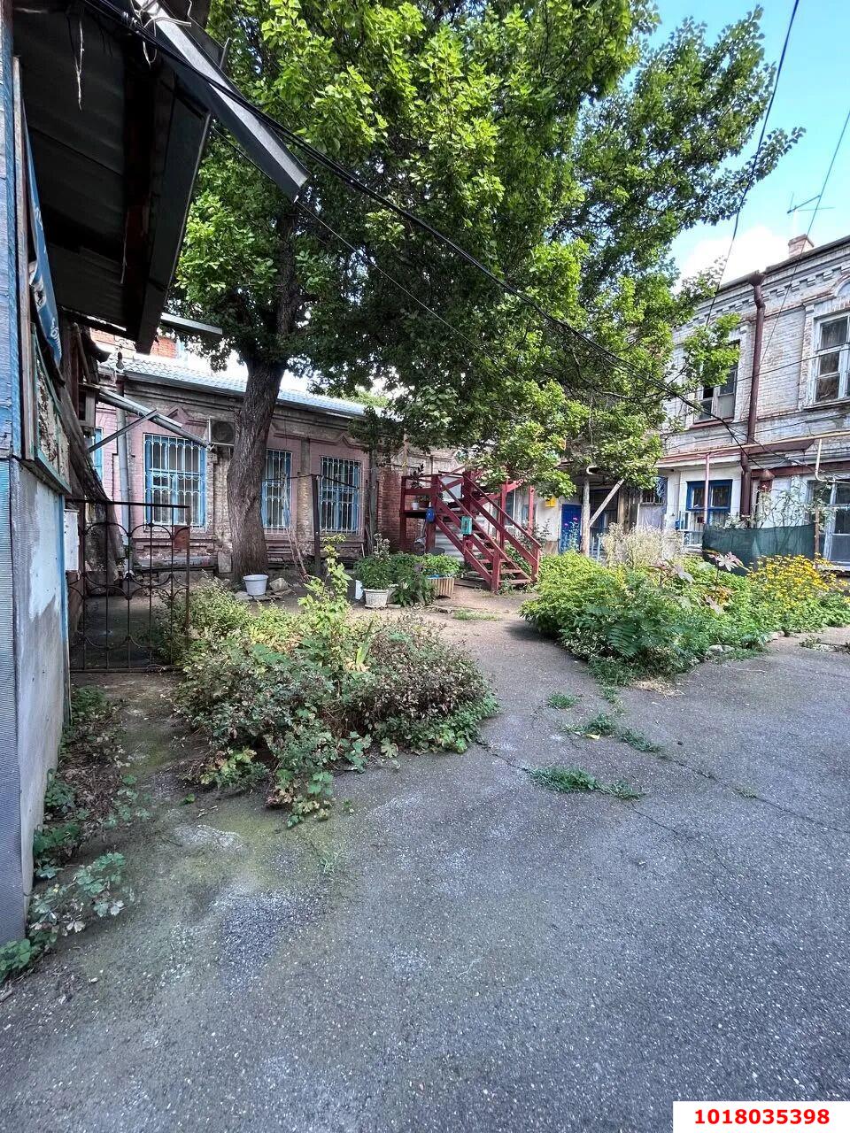 Фото №1: 2-комнатная квартира 30&nbsp;м², 1/1&nbsp;эт. - Краснодар, Центральный внутригородской округ, мкр. Центральный, ул. Карасунская, 115