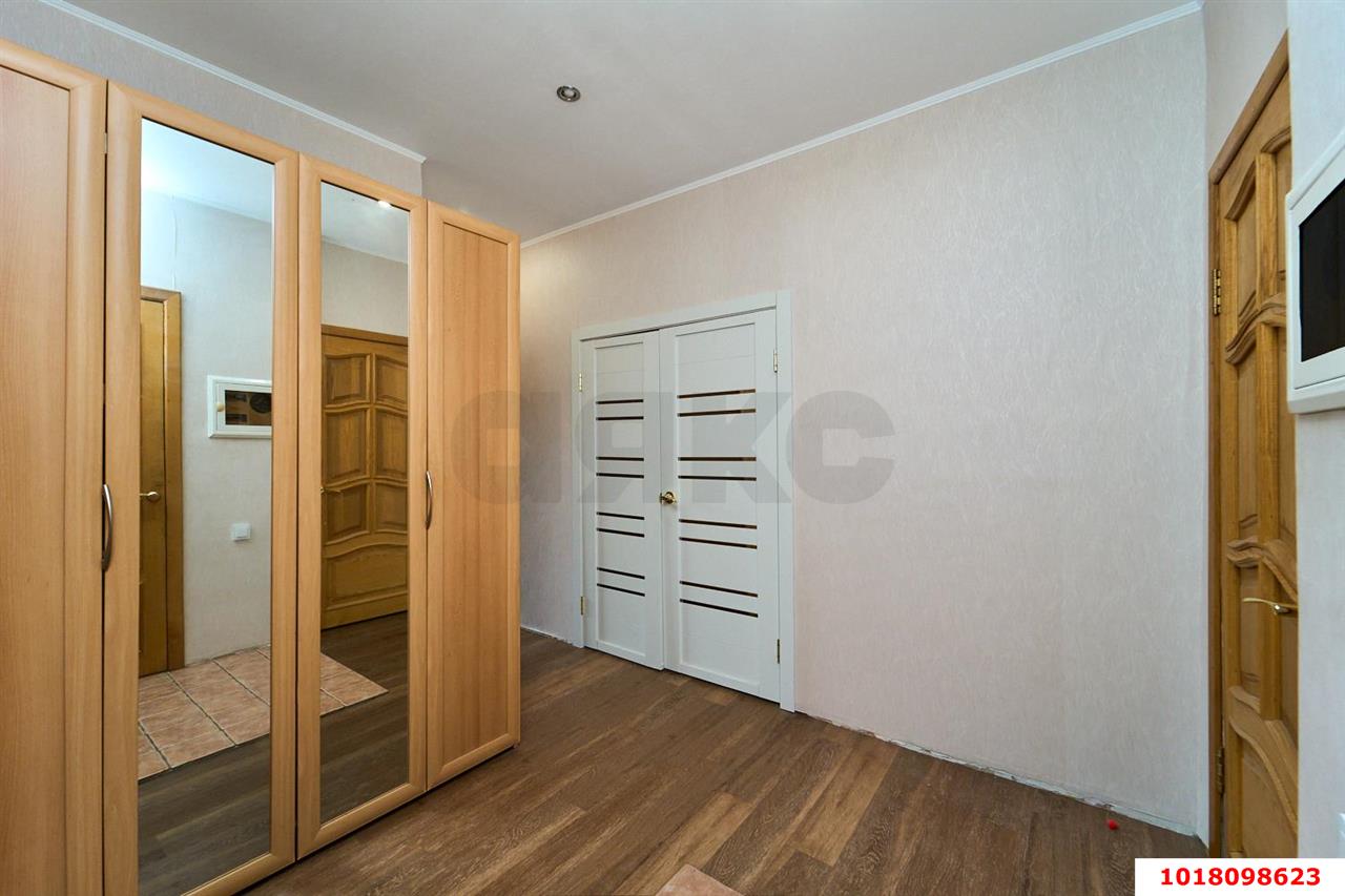 Фото №9: 3-комнатная квартира 70&nbsp;м², 2/3&nbsp;эт. - Краснодар, Карасунский внутригородской округ, ж/м Пашковский, ул. Кутовая, 6