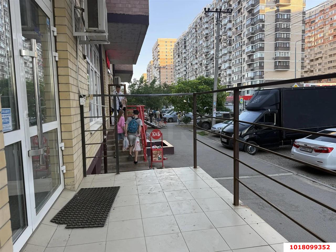 Фото №4: Торговое помещение 185&nbsp;м², 1/3&nbsp;эт. - Краснодар, Прикубанский внутригородской округ, Калинино, мкр. имени Петра Метальникова, ул. Евгении Жигуленко, 30к1