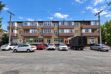 Фото №1: Торговое помещение 185 м², 1/3 эт. - Краснодар, мкр. имени Петра Метальникова, ул. Евгении Жигуленко, 30к1