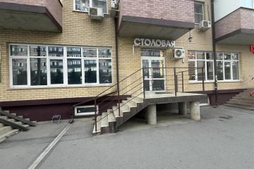 Фото №1: Торговое помещение 185&nbsp;м², 1/3&nbsp;эт. - Краснодар, мкр. имени Петра Метальникова, ул. Евгении Жигуленко, 30к1