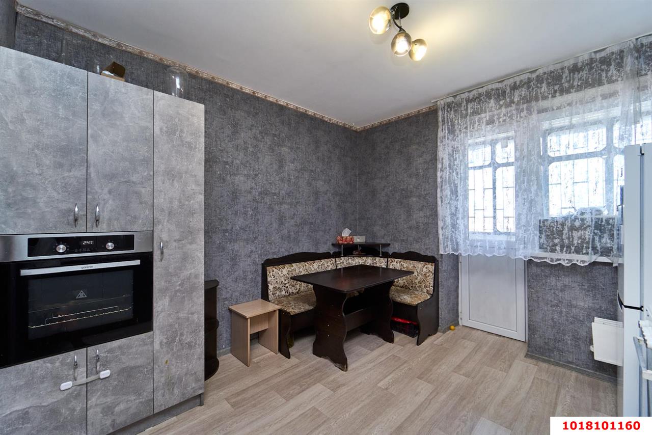 Фото №3: 2-комнатная квартира 57&nbsp;м², 13/14&nbsp;эт. - Краснодар, Западный внутригородской округ, мкр. Юбилейный, пр-кт Чекистов, 1