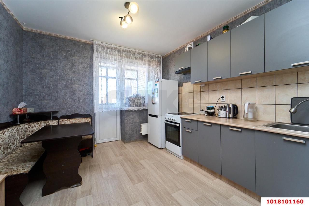 Фото №1: 2-комнатная квартира 57&nbsp;м², 13/14&nbsp;эт. - Краснодар, Западный внутригородской округ, мкр. Юбилейный, пр-кт Чекистов, 1