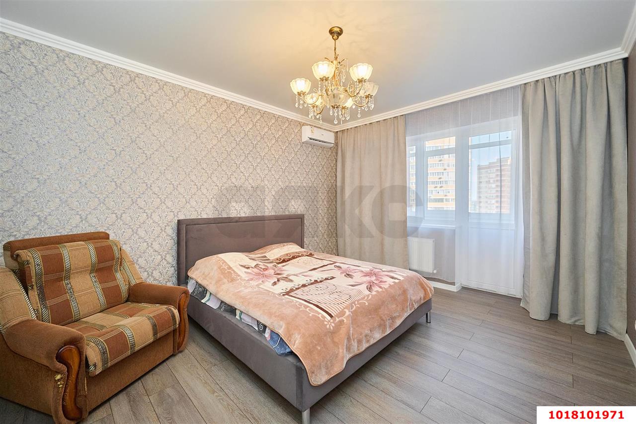 Фото №6: 2-комнатная квартира 72&nbsp;м², 10/19&nbsp;эт. - Краснодар, Западный внутригородской округ, мкр. Юбилейный, ул. 70-летия Октября, 1/5