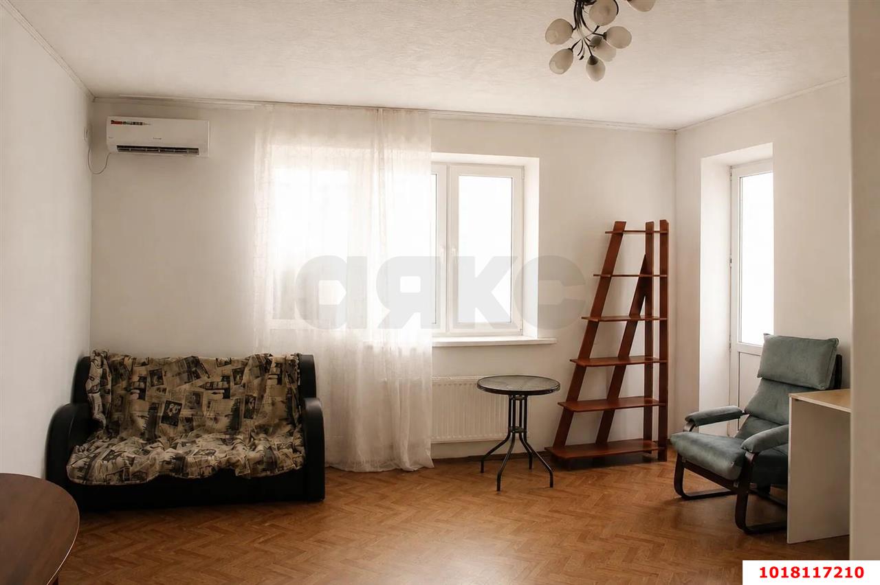Фото №1: Студия 37&nbsp;м², 2/10&nbsp;эт. - Краснодар, Прикубанский внутригородской округ, Славянский, мкр. Светлоград, ул. Красных Партизан, 1/3к6