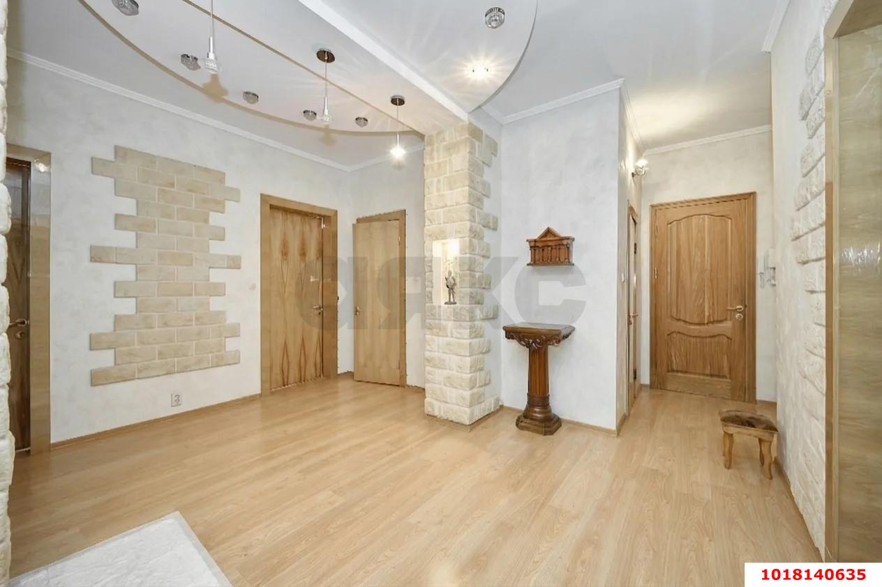 Фото №6: 4-комнатная квартира 144&nbsp;м², 2/6&nbsp;эт. - Краснодар, Карасунский внутригородской округ, мкр. Черёмушки, ул. Селезнёва, 212