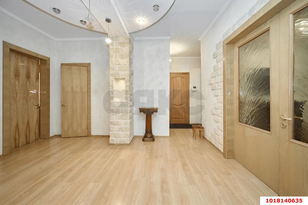 Фото №7: 4-комнатная квартира 144&nbsp;м², 2/6&nbsp;эт. - Краснодар, Карасунский внутригородской округ, мкр. Черёмушки, ул. Селезнёва, 212