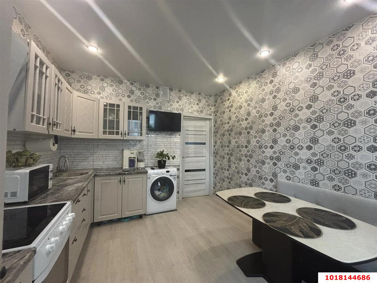 Фото №2: 2-комнатная квартира 65&nbsp;м², 7/12&nbsp;эт. - Краснодар, Прикубанский внутригородской округ, Славянский, мкр. Светлоград, ул. Красных Партизан, 1/3к10