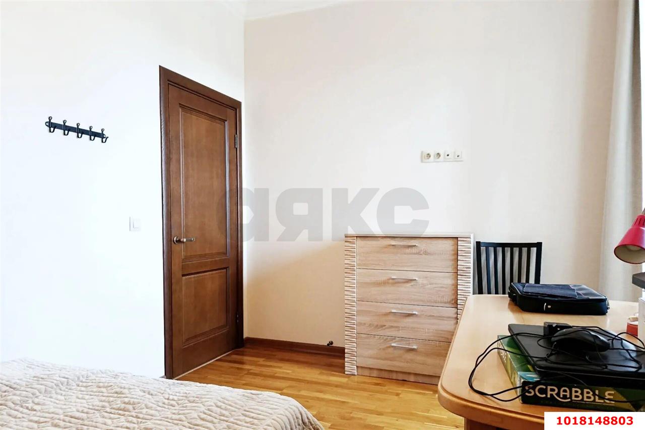 Фото №6: 3-комнатная квартира 80&nbsp;м², 14/16&nbsp;эт. - Краснодар, Западный внутригородской округ, мкр. Юбилейный, ул. 70-летия Октября, 1/4