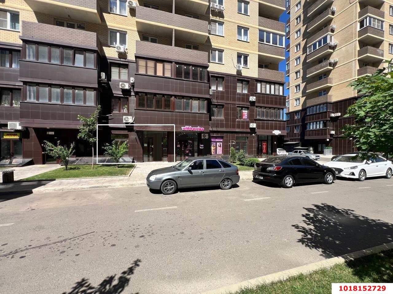 Фото №1: Торговое помещение 46&nbsp;м², 1/16&nbsp;эт. - Краснодар, Прикубанский внутригородской округ, мкр. жилой комплекс Ракурс, ул. имени Героя Ростовского, 8к6