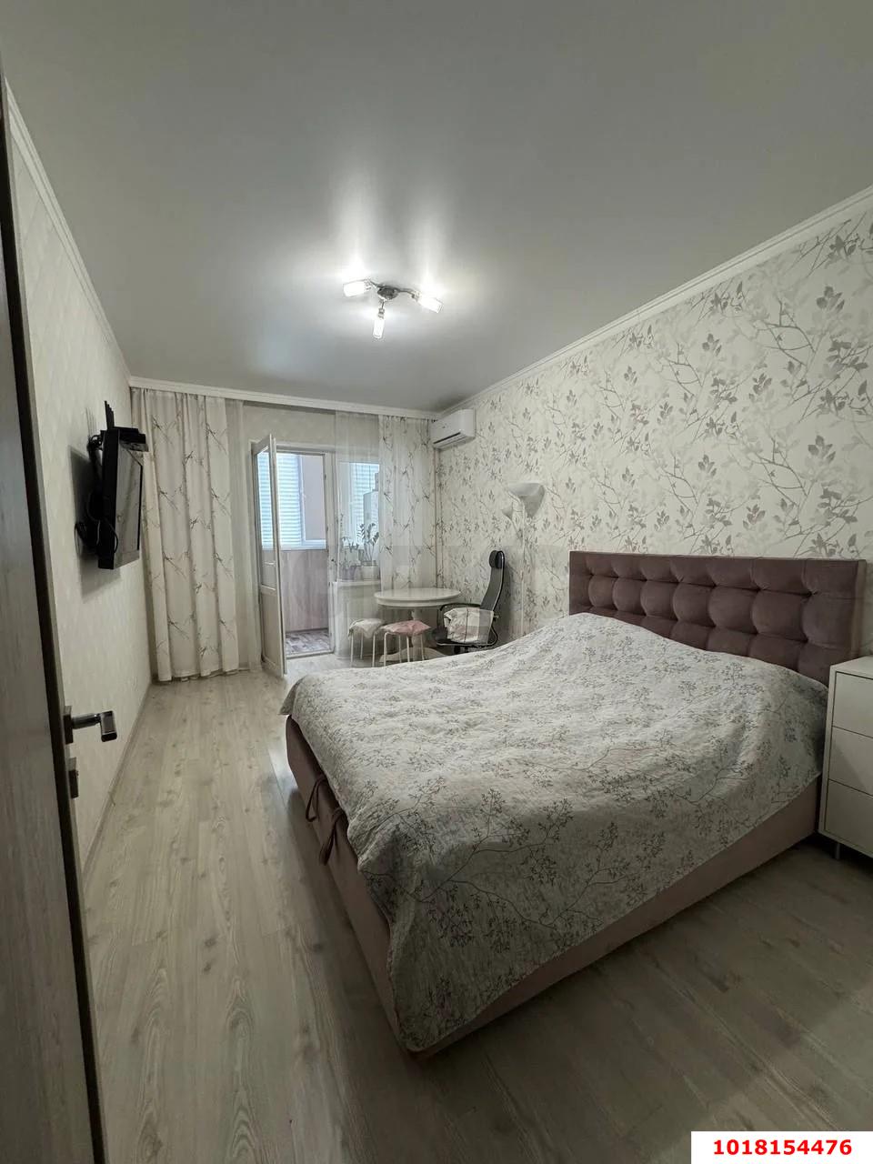 Фото №1: 2-комнатная квартира 42&nbsp;м², 3/18&nbsp;эт. - Краснодар, Прикубанский внутригородской округ, Музыкальный, ЖК Времена Года, мкр. имени Петра Метальникова, ул. Петра Метальникова, 5к1