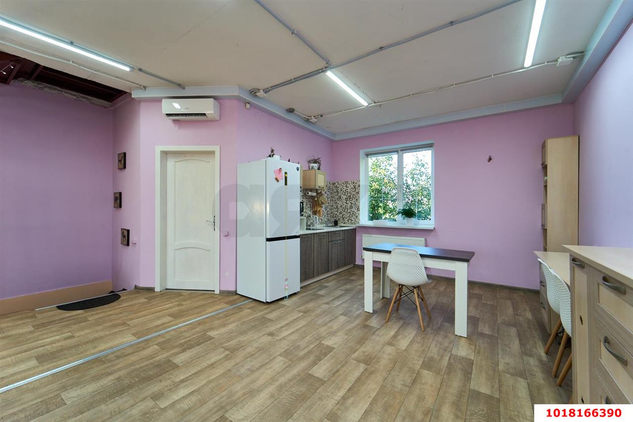 Фото №8: Дом 160&nbsp;м² + 2&nbsp;сот., 2&nbsp;эт. - Краснодар, Прикубанский внутригородской округ, мкр. 2-я Площадка, ул. Взлётная, 1/2