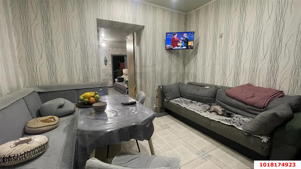 Фото №1: 3-комнатная квартира 56&nbsp;м², 1/1&nbsp;эт. - Краснодар, Центральный внутригородской округ, мкр. Черёмушки, ул. Айвазовского, 43