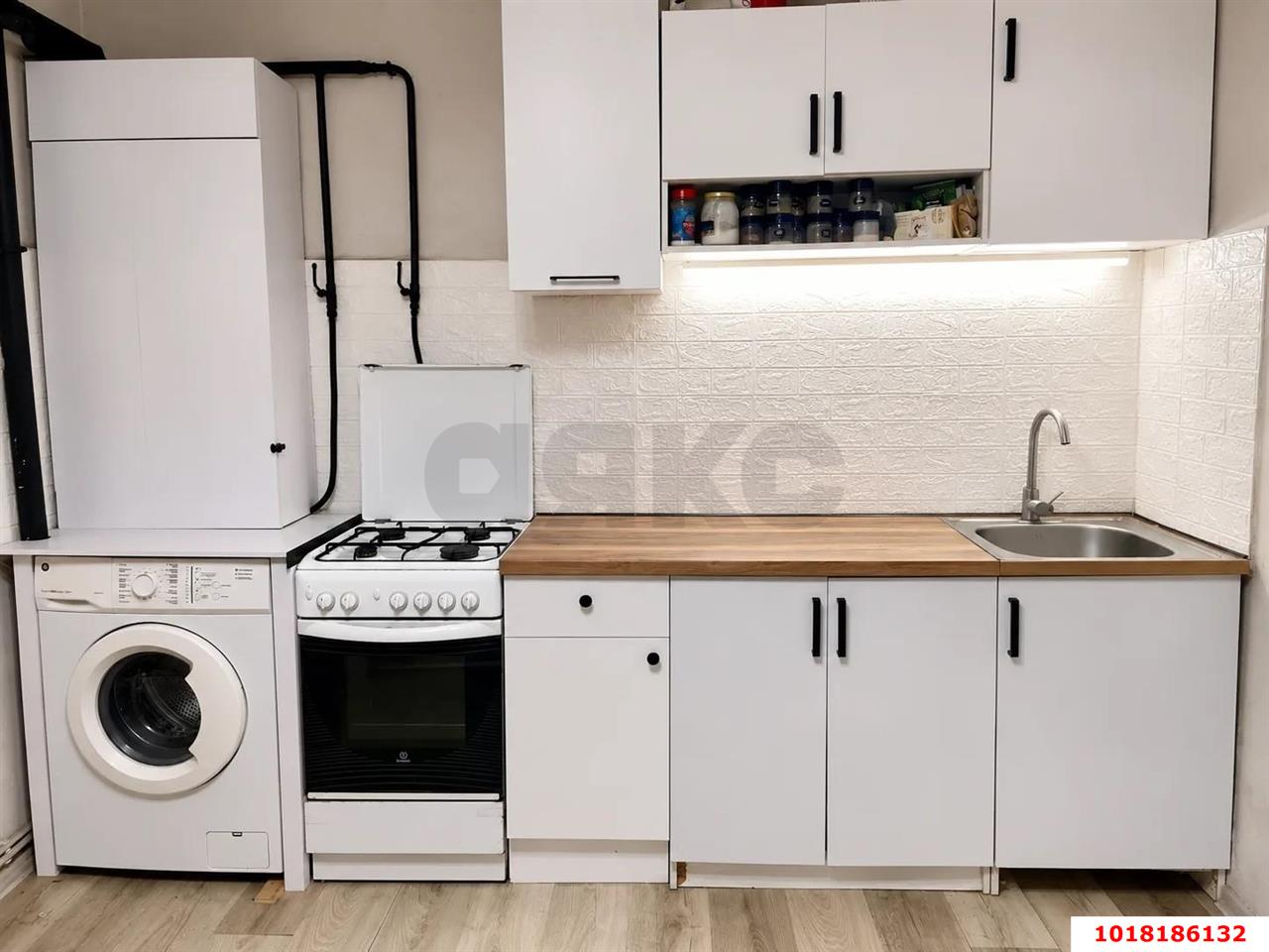 Фото №1: 2-комнатная квартира 45&nbsp;м², 2/2&nbsp;эт. - Краснодар, Прикубанский внутригородской округ, Горхутор, мкр. Отделение № 3 совхоза Солнечный, 15