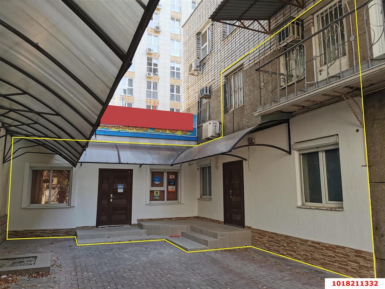 Фото №1: Торговое помещение 183&nbsp;м², 1/2&nbsp;эт. - Краснодар, Центральный внутригородской округ, мкр. Центральный, ул. Красная, 180
