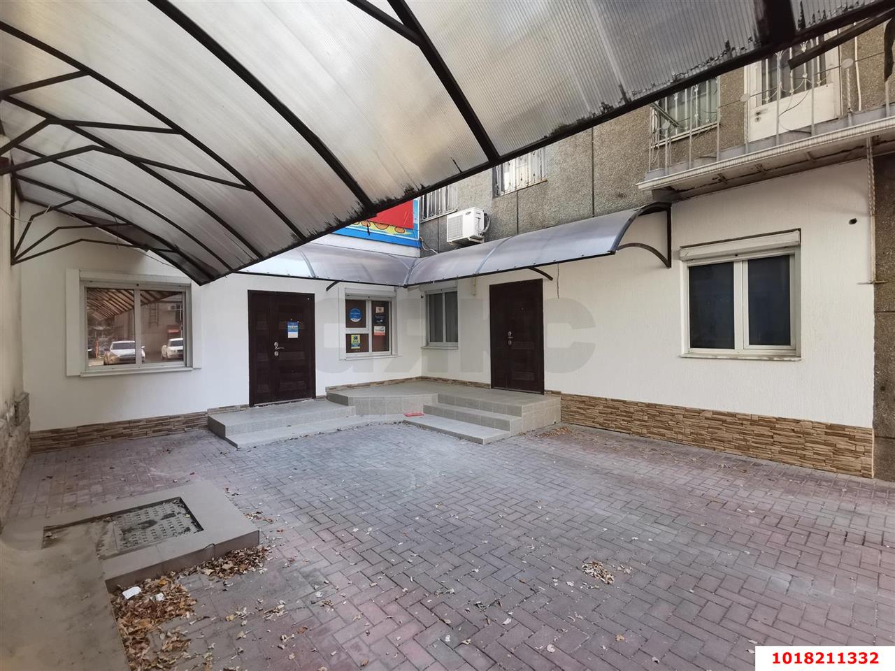 Фото №2: Торговое помещение 183&nbsp;м², 1/2&nbsp;эт. - Краснодар, Центральный внутригородской округ, мкр. Центральный, ул. Красная, 180