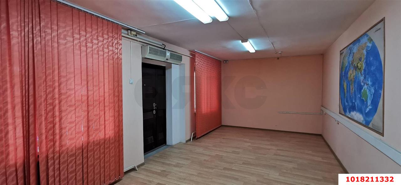 Фото №3: Торговое помещение 183&nbsp;м², 1/2&nbsp;эт. - Краснодар, Центральный внутригородской округ, мкр. Центральный, ул. Красная, 180