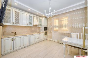Фото №1: 2-комнатная квартира 67&nbsp;м², 14/17&nbsp;эт. - Краснодар, мкр. имени Маршала Жукова, ул. Александра Покрышкина, 2/2