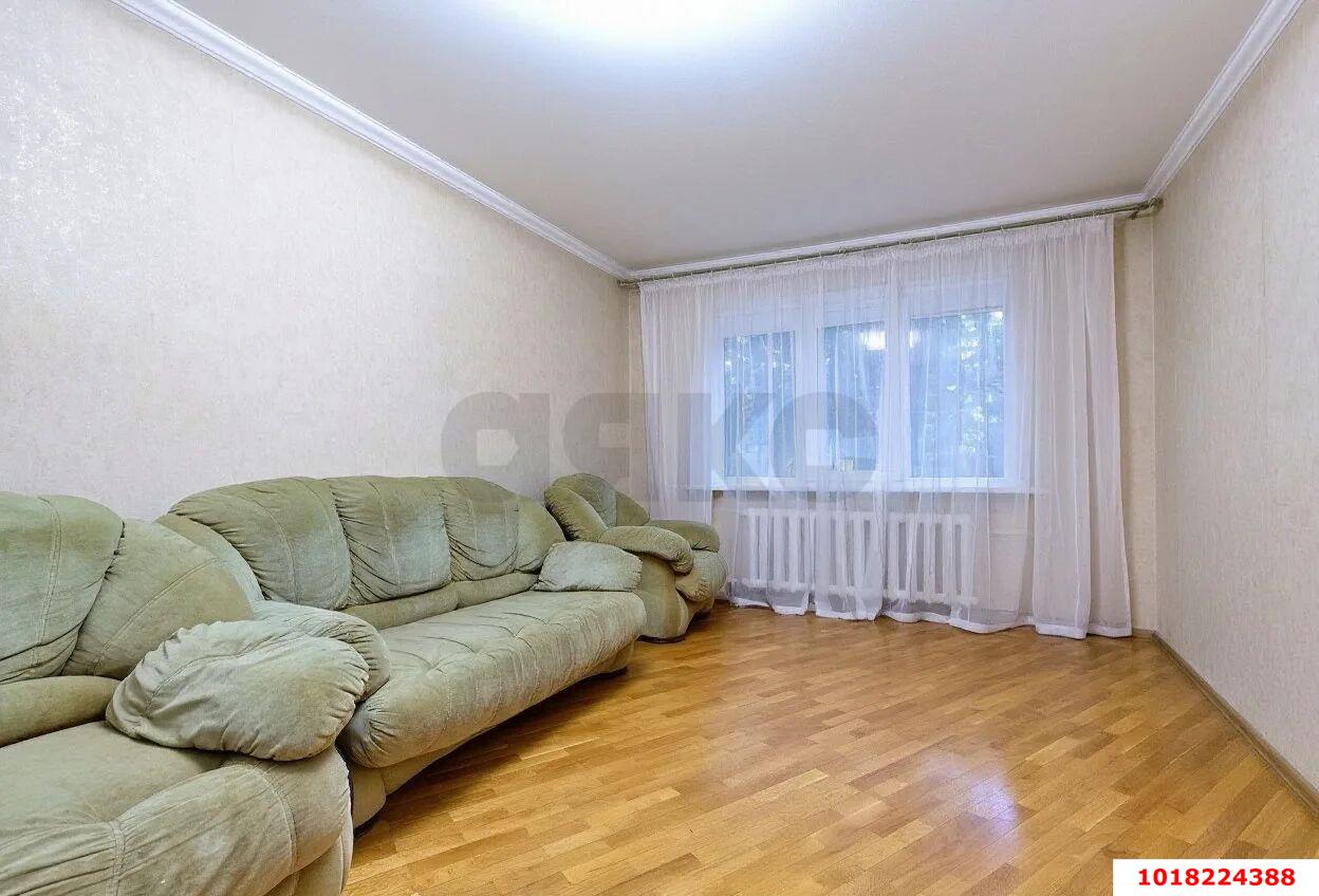 Фото №1: 4-комнатная квартира 86&nbsp;м², 1/10&nbsp;эт. - Краснодар, Прикубанский внутригородской округ, мкр. Завод Измерительных Приборов, ул. Зиповская, 28