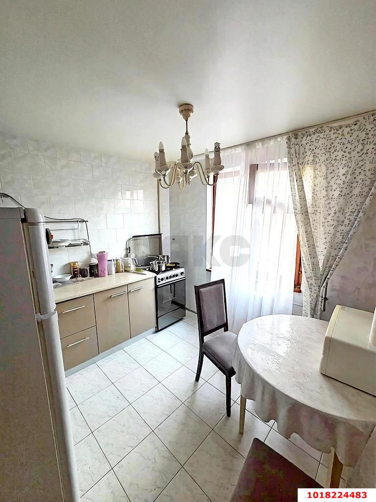 Фото №1: 3-комнатная квартира 68&nbsp;м², 6/9&nbsp;эт. - Краснодар, Карасунский внутригородской округ, мкр. Комсомольский, ул. Уральская, 172