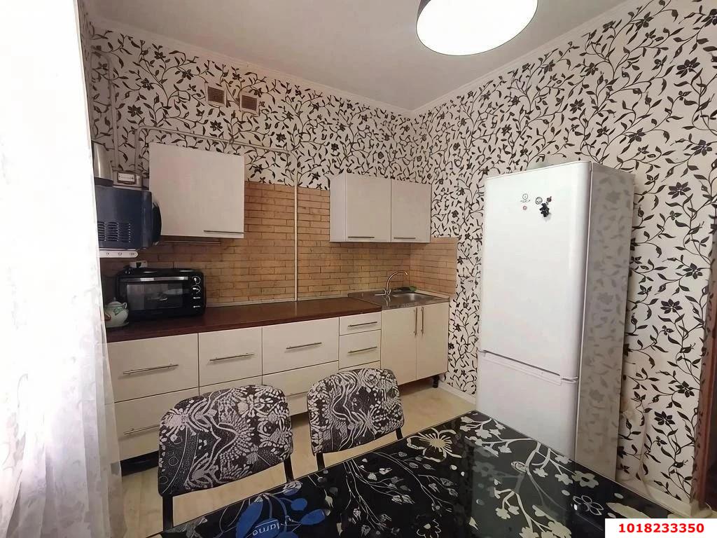 Фото №1: 1-комнатная квартира 41&nbsp;м², 1/4&nbsp;эт. - Краснодар, Прикубанский внутригородской округ, Калинино, мкр. Завод Радиоизмерительных Приборов, ул. Сергиевская, 49
