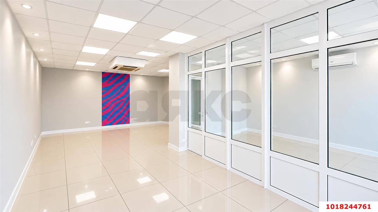 Фото №3: Торговое помещение 52&nbsp;м², 1/16&nbsp;эт. - Краснодар, Центральный внутригородской округ, мкр. Школьный, ул. 9 Мая, 48/1к1