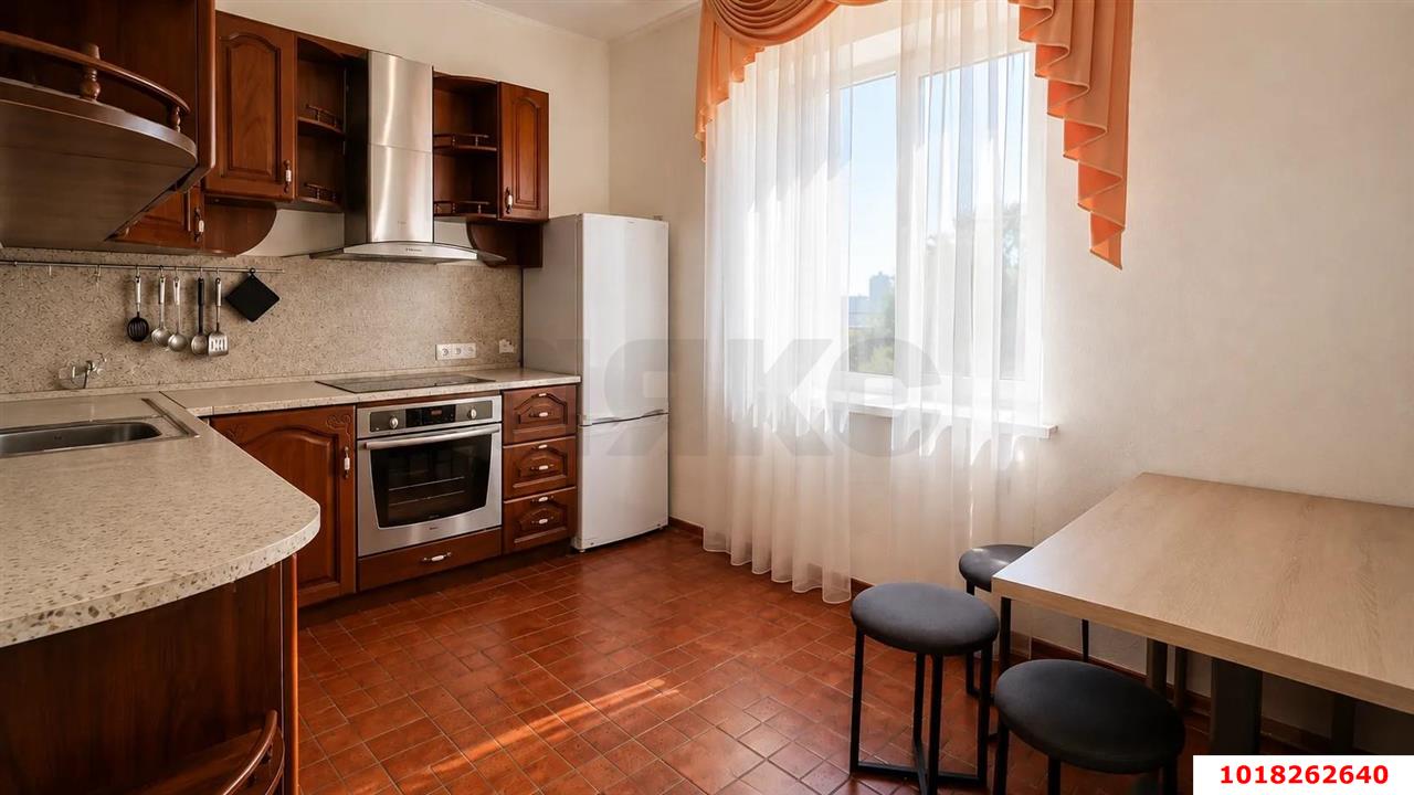 Фото №1: 1-комнатная квартира 42&nbsp;м², 2/3&nbsp;эт. - Краснодар, Прикубанский внутригородской округ, Калинино, мкр. Завод Радиоизмерительных Приборов, ул. Бульварная, 34