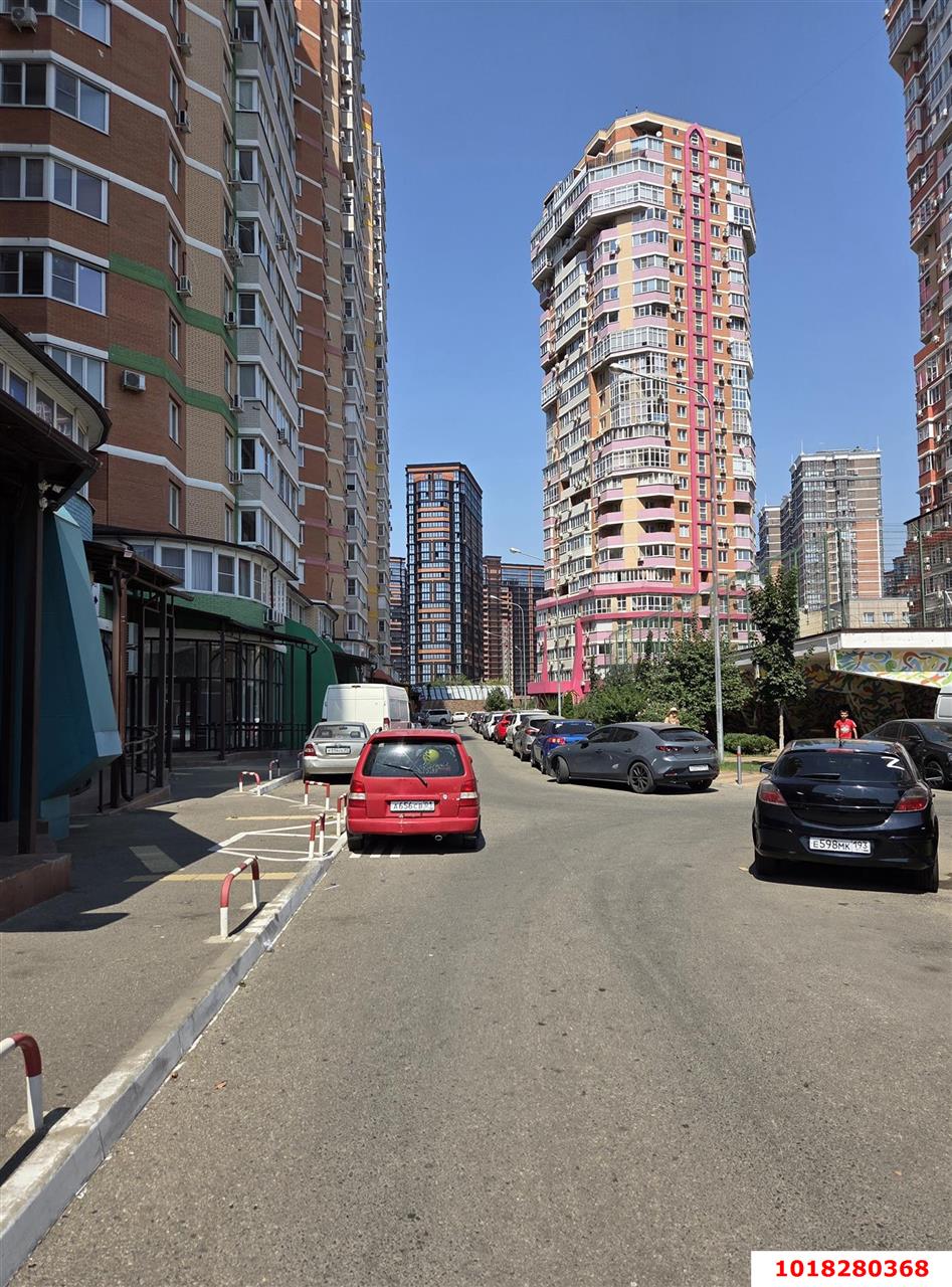 Фото №1: Торговое помещение 75&nbsp;м², 1/24&nbsp;эт. - Краснодар, Карасунский внутригородской округ, Черёмушки, мкр. ЖК Большая Таманская, ул. Таманская, 153к2