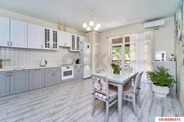 Фото №1: Дом 75&nbsp;м², 1&nbsp;эт. - Краснодар, мкр. КП Золотой город, ул. Боголюбовская